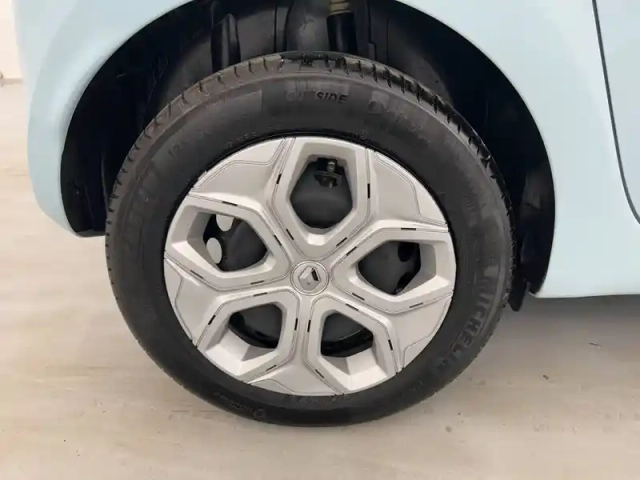 Renault Twingo iii e-tech — photo 31