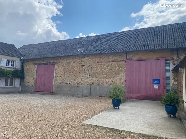Espace de stockage fermé dans corps de ferme