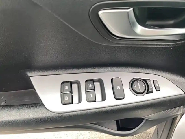 Kia Stonic 1.0 t-gdi 100 ch dct7 — photo 11
