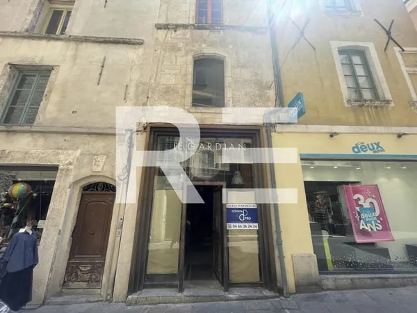 Exclusivite Agence Regard : Cession de droit au bail - Boutique emblématique en coeur de ville à Nîm