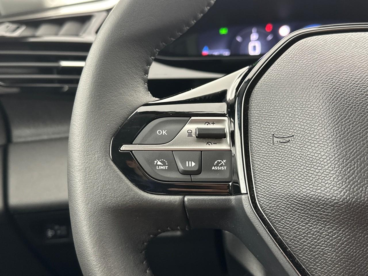 Peugeot 308 hybrid 145 e-dcs6 allure — photo 20