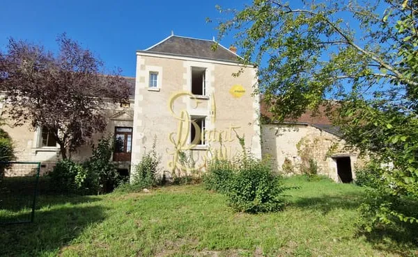 ANCIEN CORPS DE FERME AVEC 7000 M2 DE PARC ET PRAIRIE SUR L