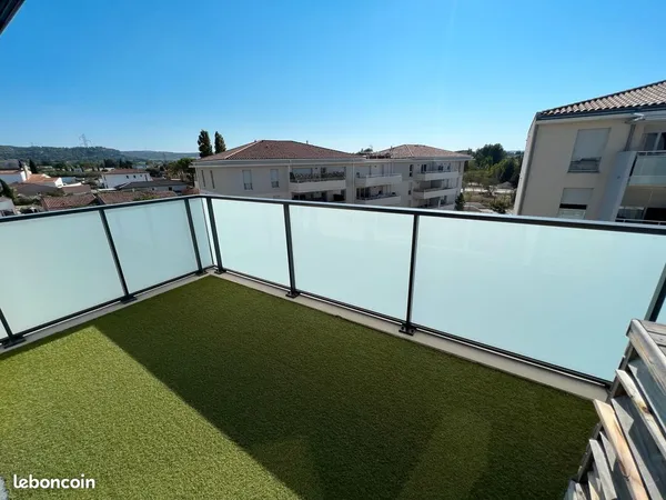 Marignane - superbe t3 dernier étage avec terrasse et 2p parking