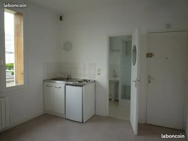 STUDIO 15,65 m² - 200 M DE LA FAC - PARKING