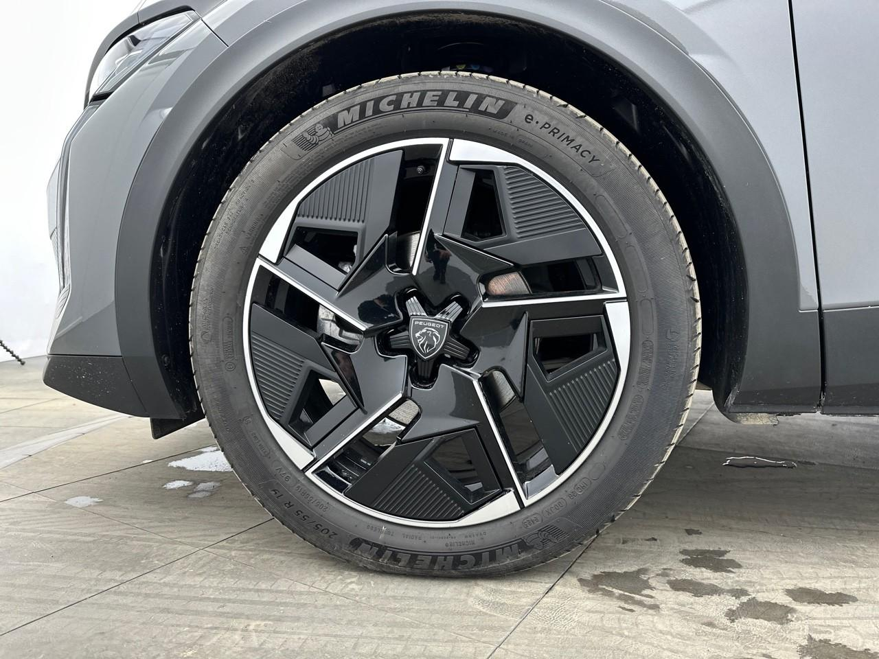 Peugeot 408 hybrid 145 e-dcs6 gt — photo 16