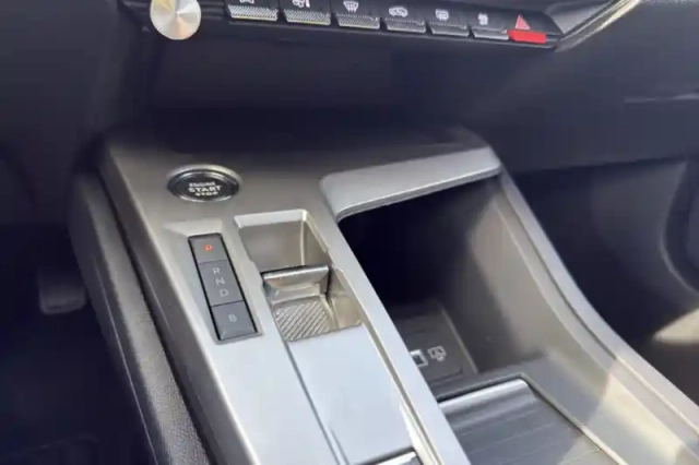 Peugeot 308 plug-in hybrid 195 ch e-dcs7 — photo 22