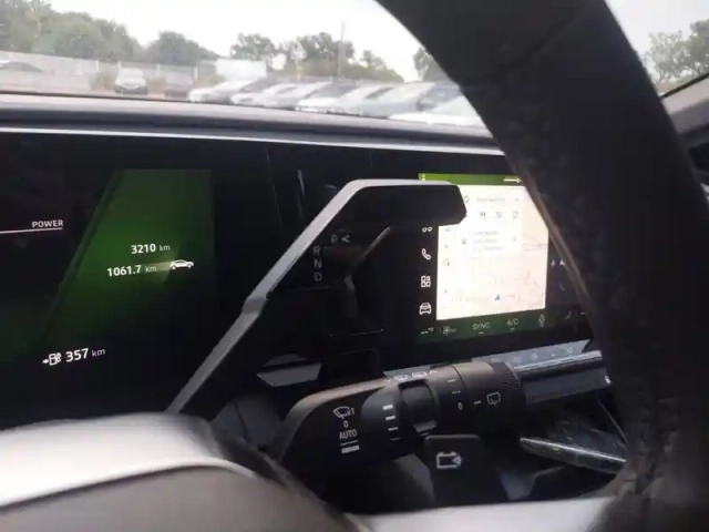 Renault Megane e-tech 220 ch autonomie confort gsr2 — photo 13