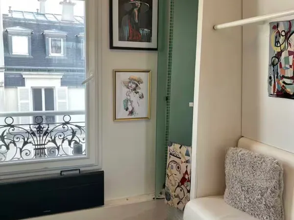 Paris 16e, Charmant pied-à-terre sous les toits ? Vue dégag