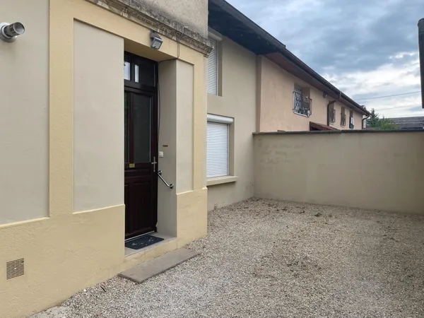 Coup de coeur ! 70 m² + combles : professionnel ou bel appartement !