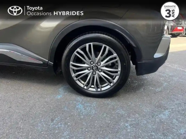 Toyota C-Hr 122h distinctive 2wd e-cvt my22 — photo 9