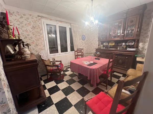 Maison familiale à 700m du métro Roseraie à rénover