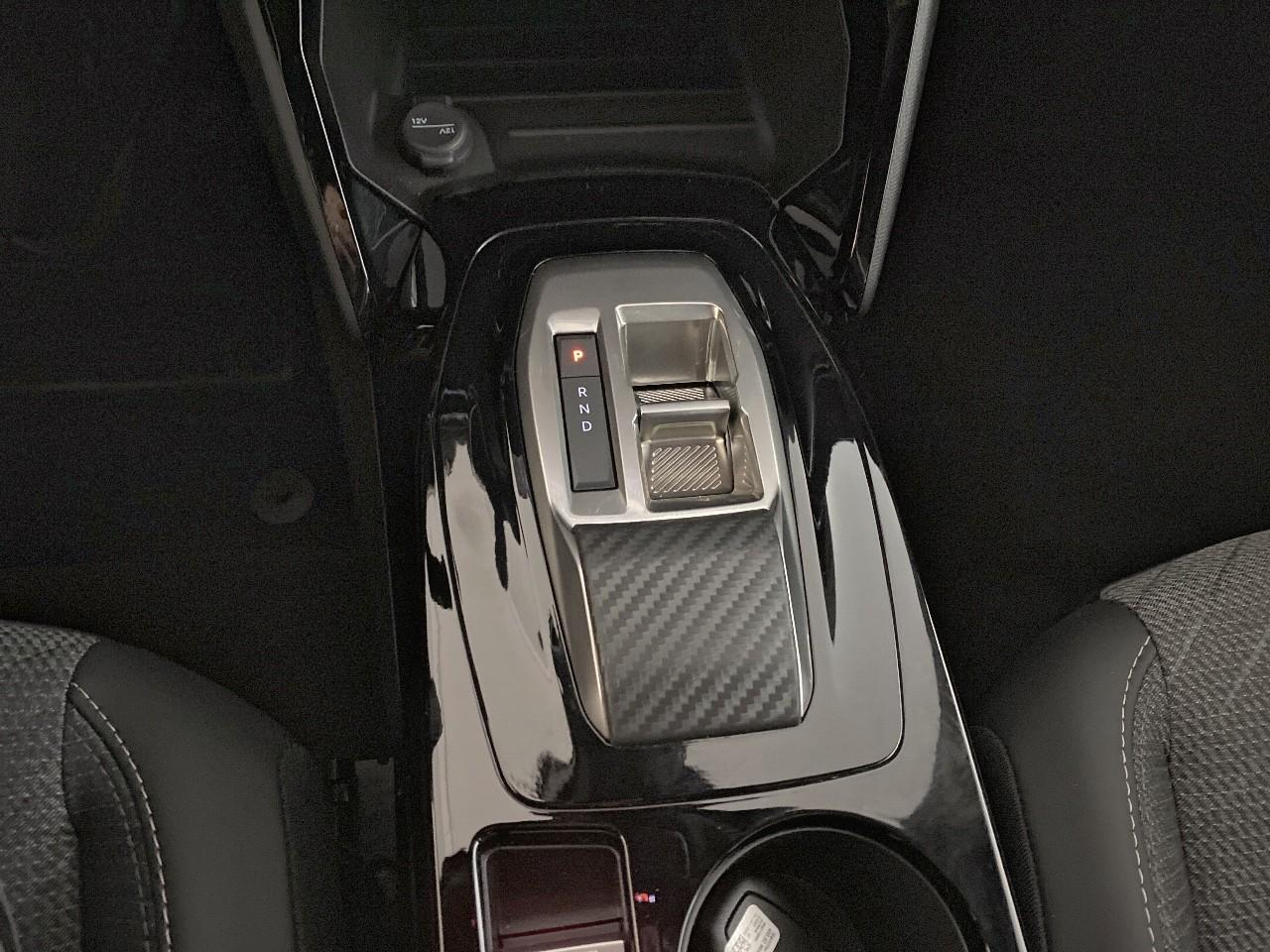 Peugeot 2008 hybrid 145 ch e-dcs6 allure — photo 17