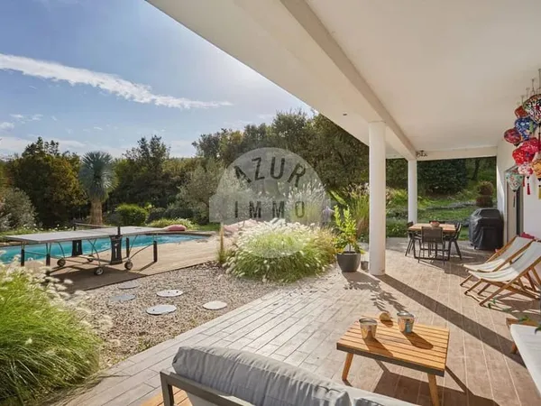 Maison de plain-pied 8 pièces 190 m²