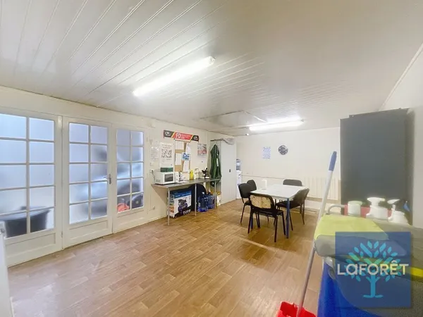 Local commercial 130 m²