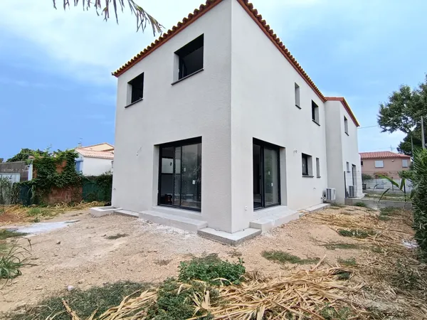 Villa neuves 3 chambres à Sainte-Marie quartier plage