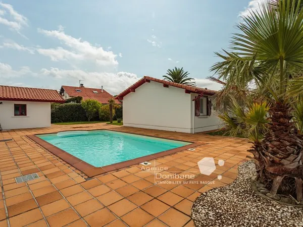 Maison de plain pied avec piscine à Bidart