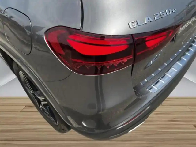 Mercedes Gla 250 e hybrid eq amg line — photo 10