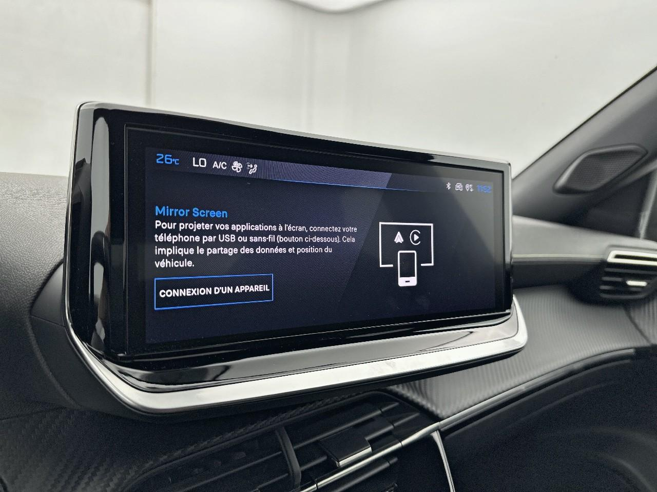 Peugeot 2008 hybrid 136 e-dcs6 gt — photo 24