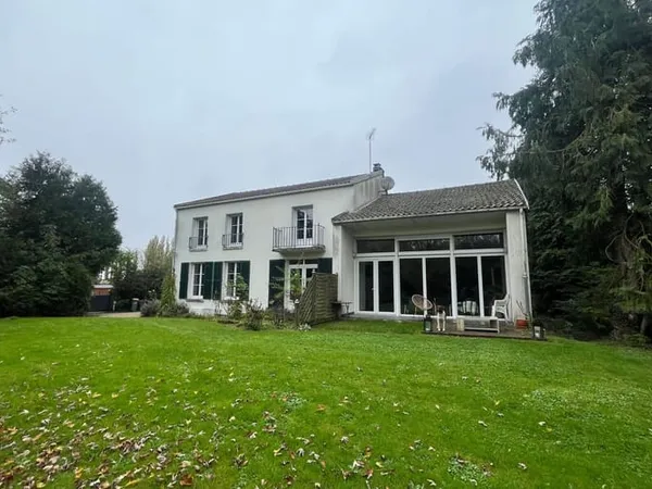 Maison 5 pièces 234 m²