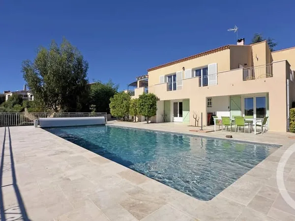 Maison 7 pièces 235 m²