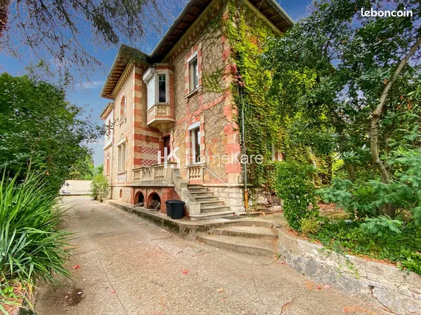 Maison 7 pièces 240 m²