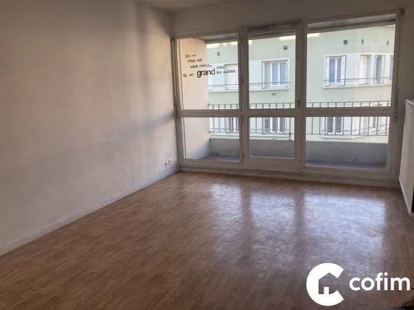 T2 Loué vide proche centre ville - Balcon - cave - parking