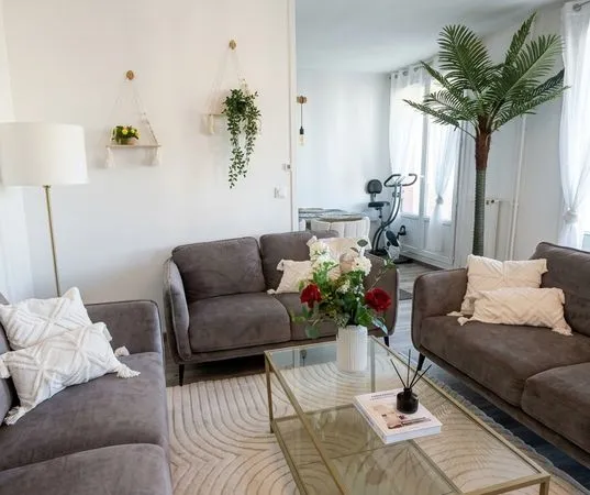 POISSY CENTRE - 82 m² - 3 CHAMBRES - 2 BALCONS - PARKING - 9 MIN RER A