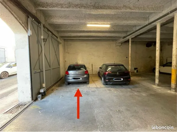 Place de stationnement dans parking collectif - centre ville Montpellier - tribunal / peyrou
