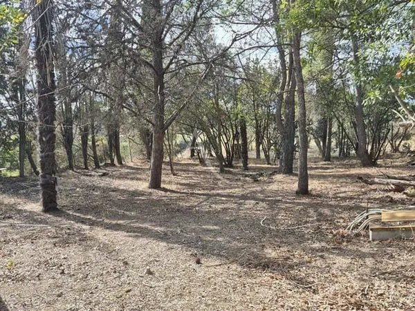 Terrain 737 m²