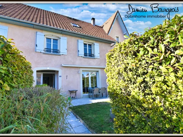 Maison mitoyenne traversante de 137m2 habitable 169 m2 au sol