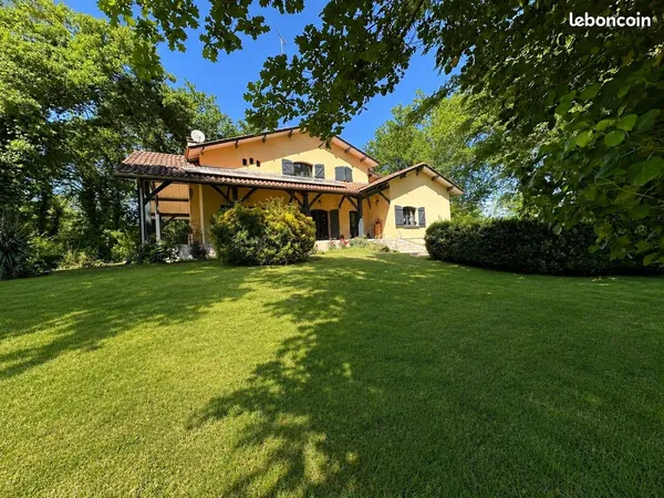 Superbe maison familiale de 177 m² avec sous-sol complet et jardin arboré