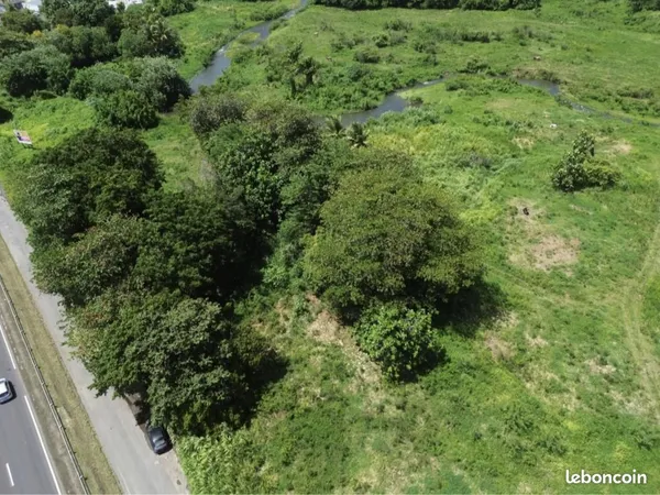 Terrain 1 833 m² Petit Bourg
