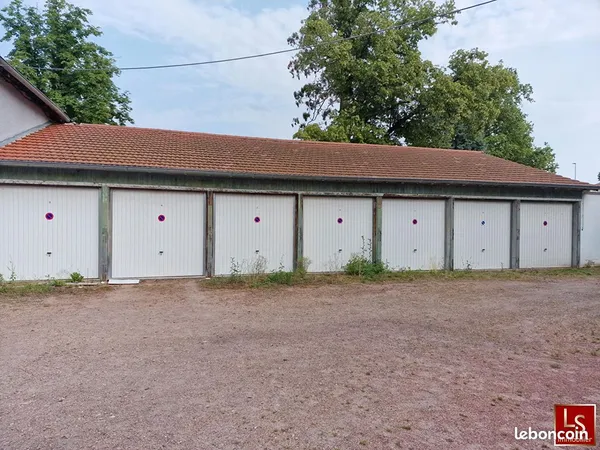Parking/box 1 pièce 12 m²