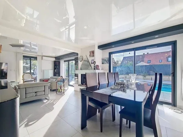 Maison 7 pièces 214 m²