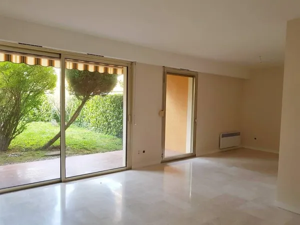 T4 non-meublé avec jardin, garage, parking et cave