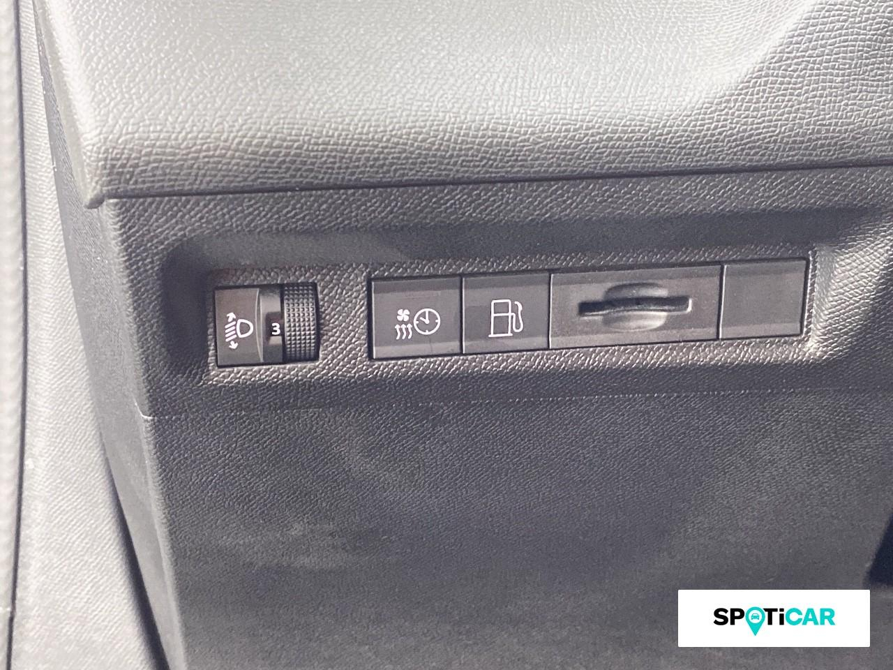 Peugeot 308 phev 180ch allure pack e-eat8 — photo 18