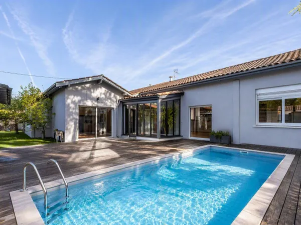 Maison 8 pièces 222 m²