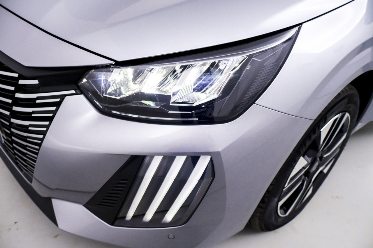 Peugeot 208 — photo 9