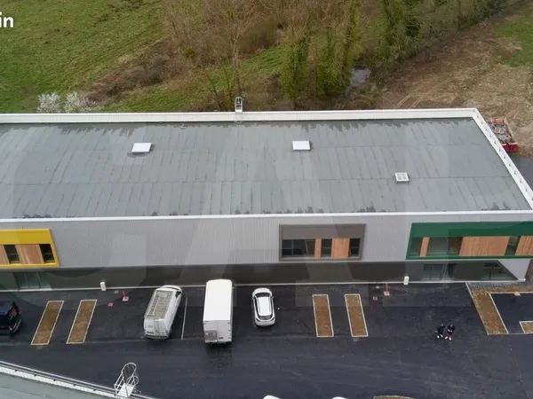 Local 411 m²