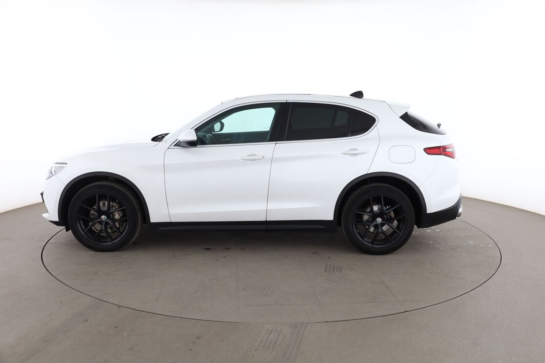 Alfa Romeo Stelvio 2.2 Diesel Q4 Super AT8 — photo 2