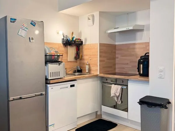 2 pièces récent, 44 M² + balcon et parking sans honoraires