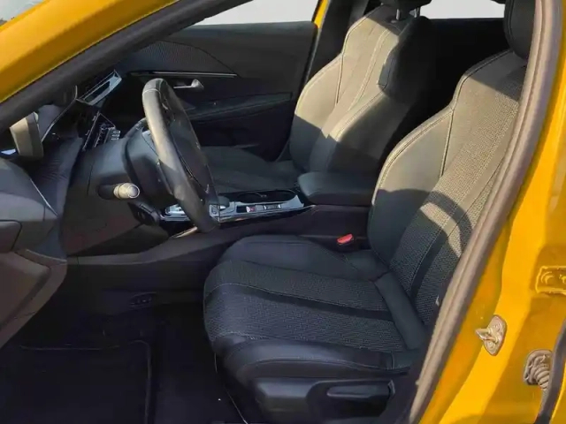 Peugeot 208 e- 136ch gt — photo 10