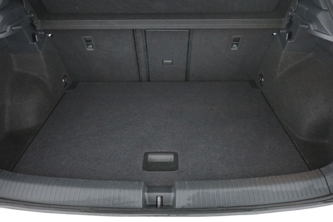 Volkswagen T-Roc 2.0 TDI R-Line DSG7 — photo 16
