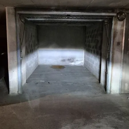 Garage/place de stationnement à vendre