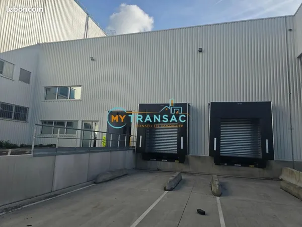 Local industriel 1 591 m²