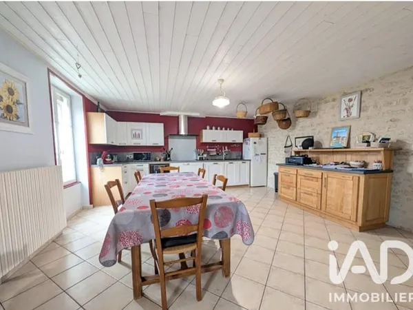 Maison 11 pièces 243 m²