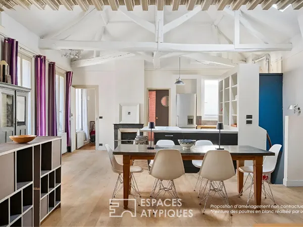 Loft en étage avec charpente apparente aux Batignolles