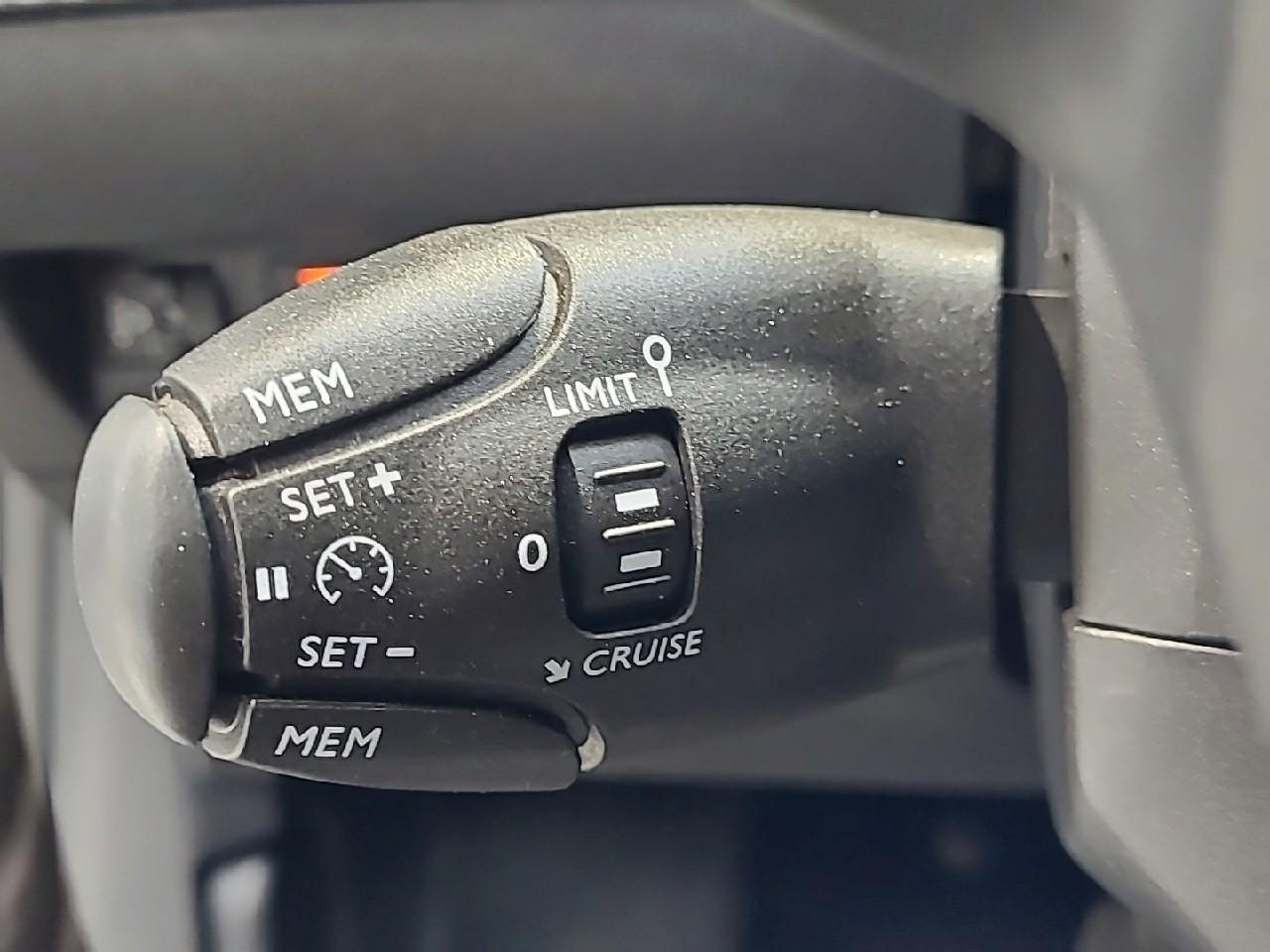 Peugeot 208 electrique 50 kwh 136ch style — photo 25