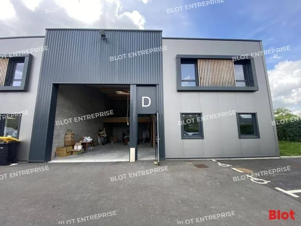 Entrepôt 246 m²