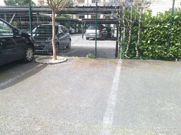 Parking voiture aérien - 29 rue du Tauzin